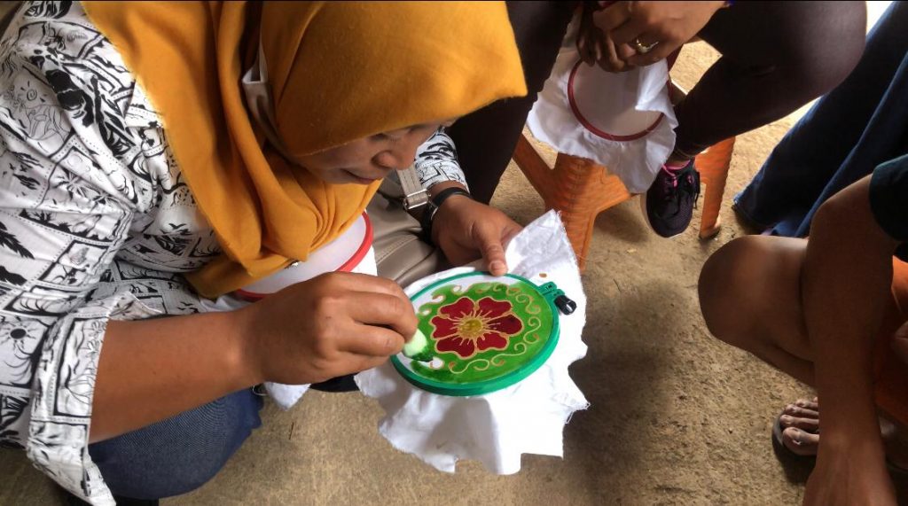 pelatihan membuat batik tulis untuk ibu ibu pkk dan bumdes semagar wonogiri